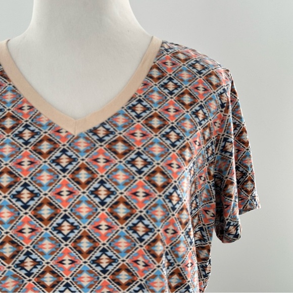 Lands end womens top size S/P 6-8 multicolored diamond tribal print v-neck - Picture 2 of 11